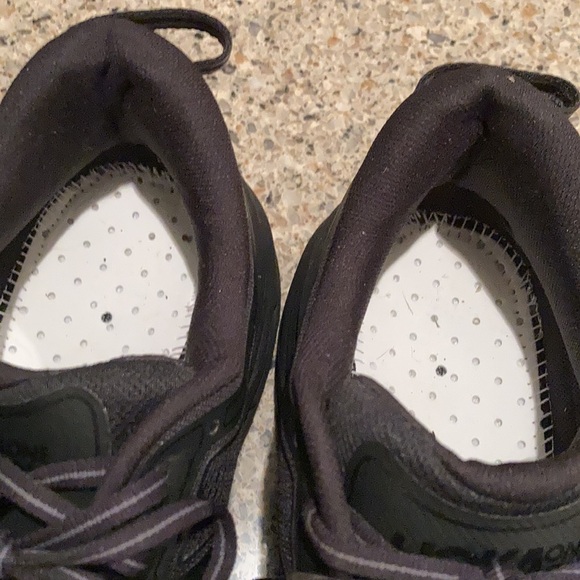 Men’s 11.5 2E (wide) Hoka Bondi 7 Black/Black - Picture 10 of 10